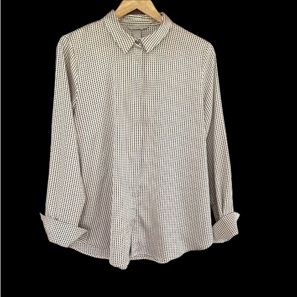 Like New H&M Satin Blouse  Medium With Hidden Buttons And Double Button Cuff - Picture 3 of 9